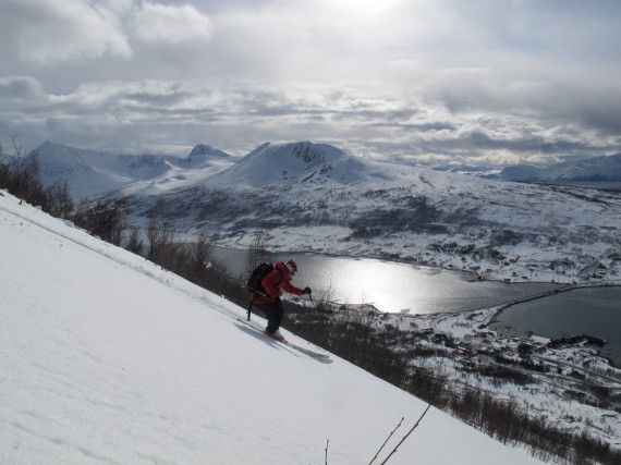 Great skiing back to the Ascent Descent Ski Lodge last week. On the opposite side of the fjord at the bridge we have one of the best locations for the skiing in Lyngen! Still a few free dates in the last two weeks of May this year. Photo: Jimmy Halvardsson